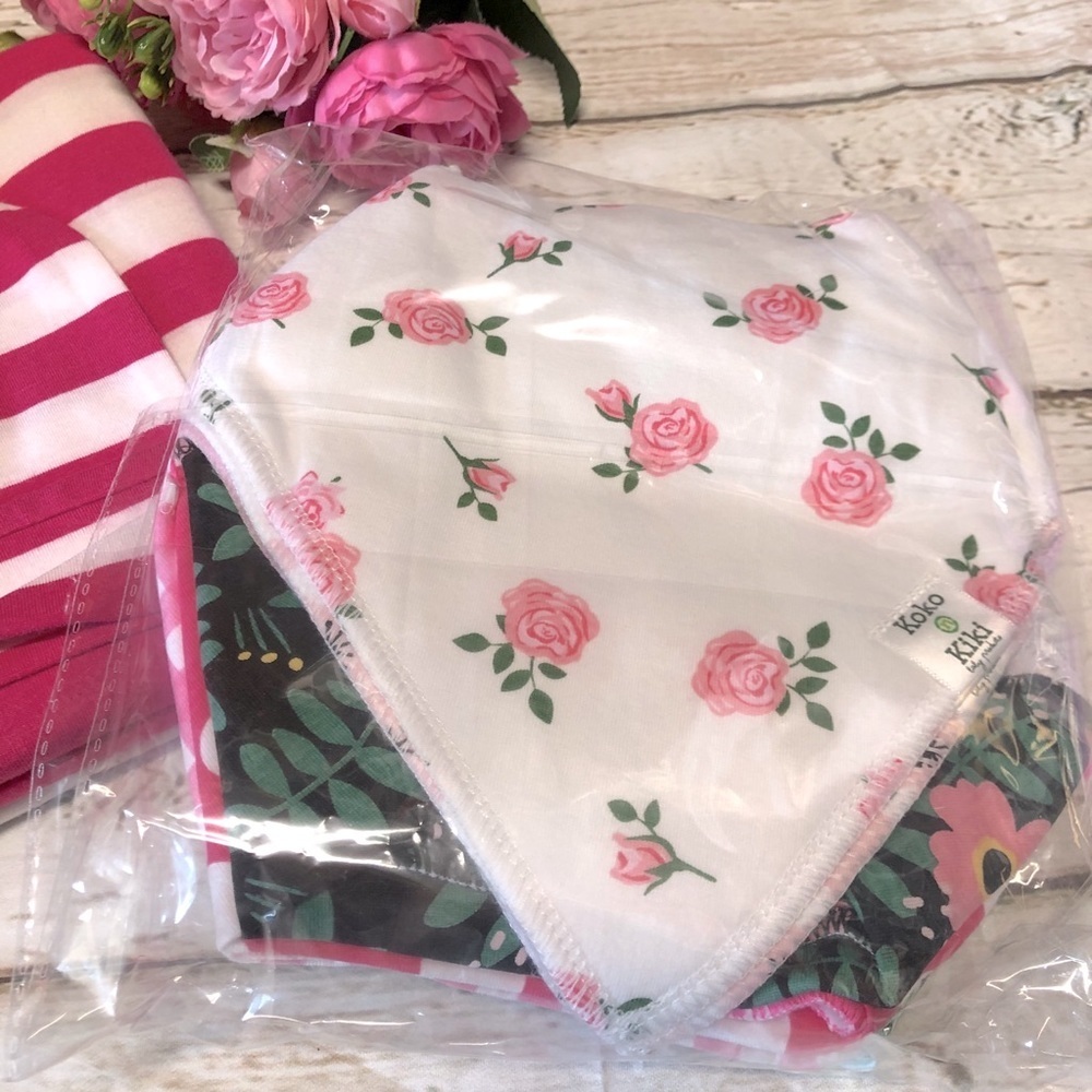 🐣 Swaddle Blanket + Newborn Hat & 8-Pk Bib Set - Picture 4 of 9